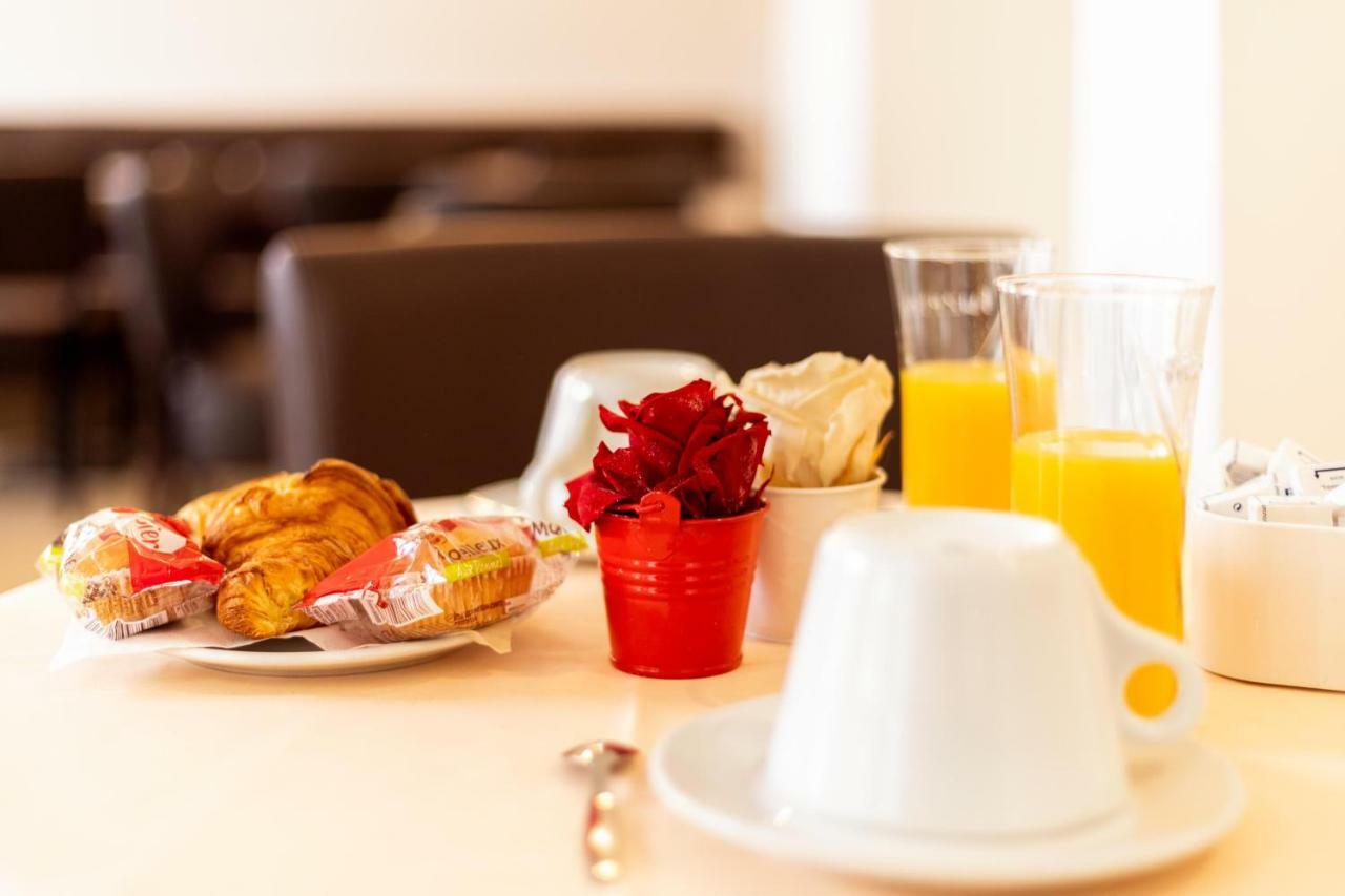 Le Val D'Or & Le Theatre Hotel Suresnes Luaran gambar